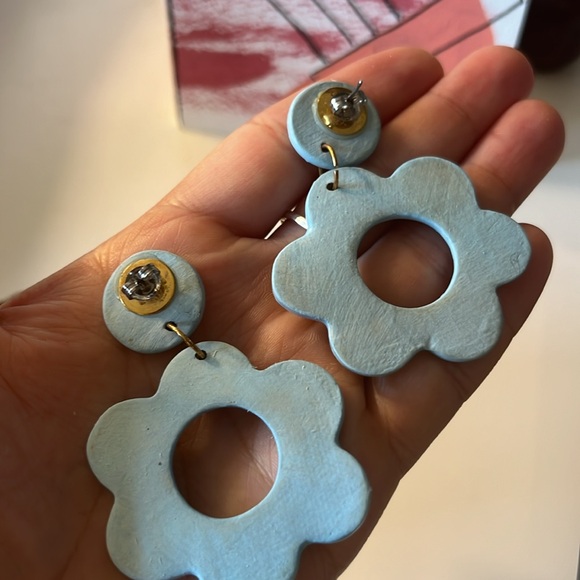 Floral ceramic earrings - Picture 2 of 4